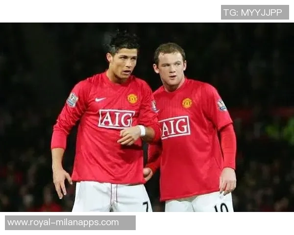 鲁尼足球鞋的传奇之路与球场表现揭秘，助你提升踢球技巧与风格